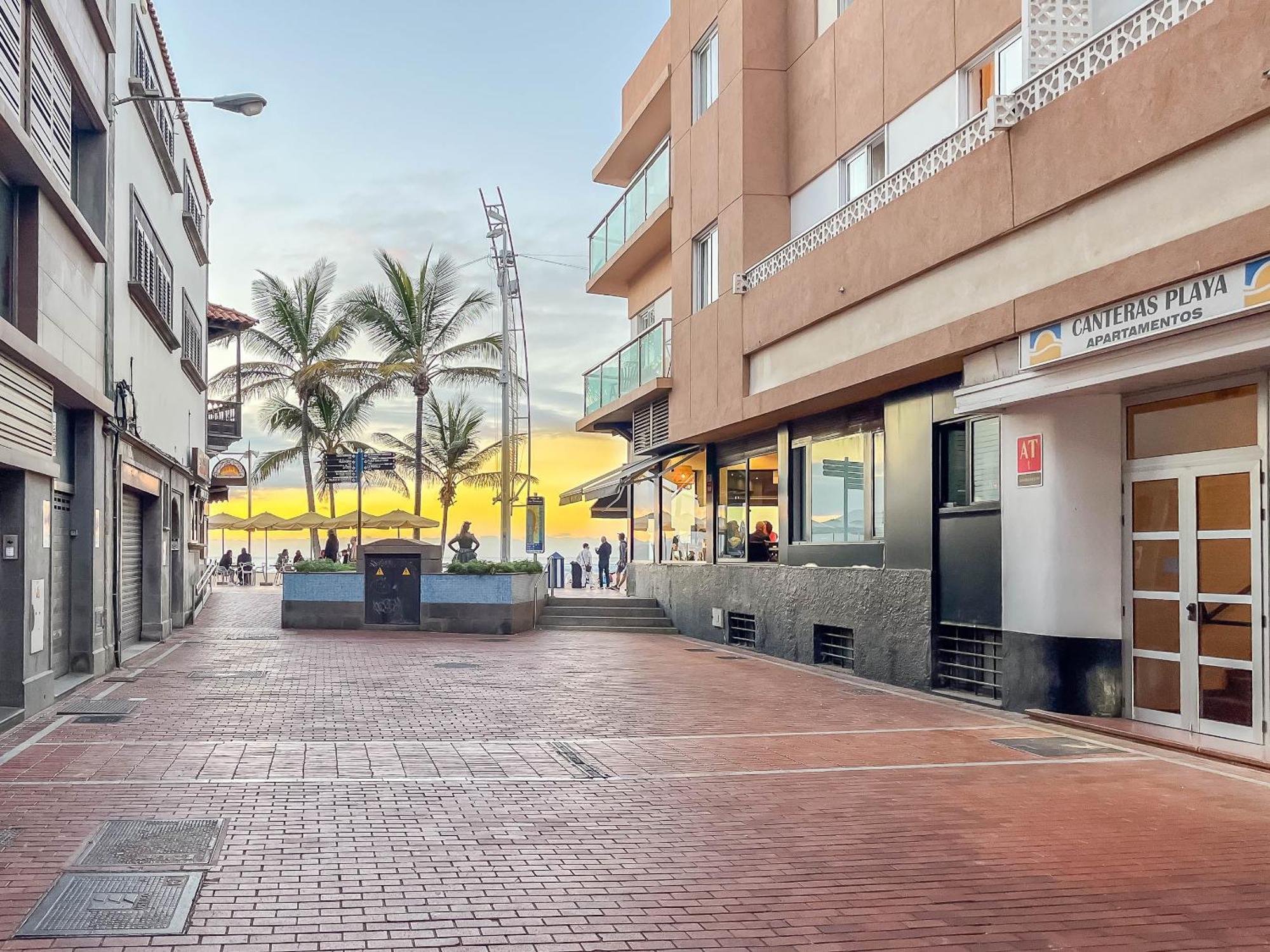 Playa De Canteras Lightbooking