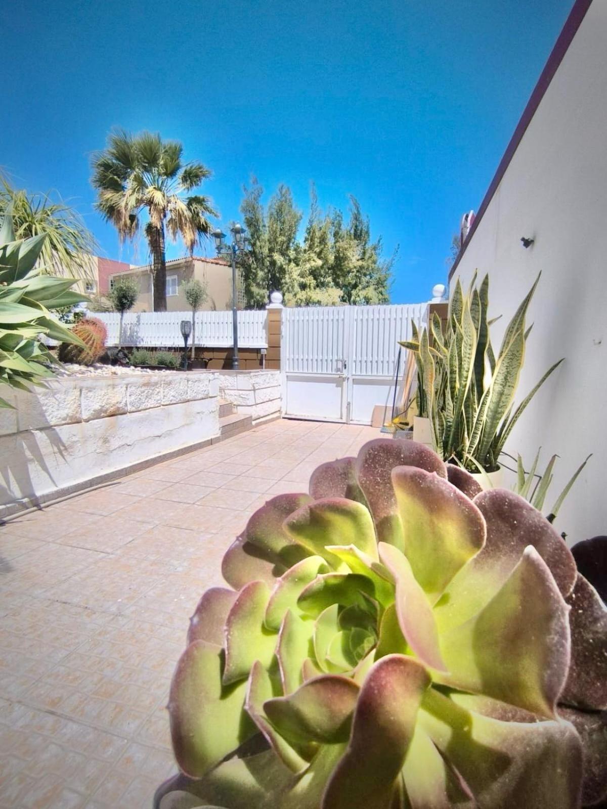 Villa Sukka - Elegant - Community Pool Access Telde
