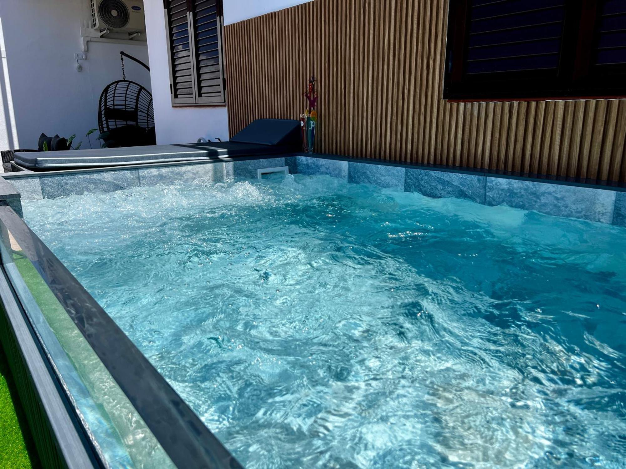 Puerto Rico In Front Of The Shopping Center With Private Heated Saltwater Jacuzzi Pool & Arcade Games *