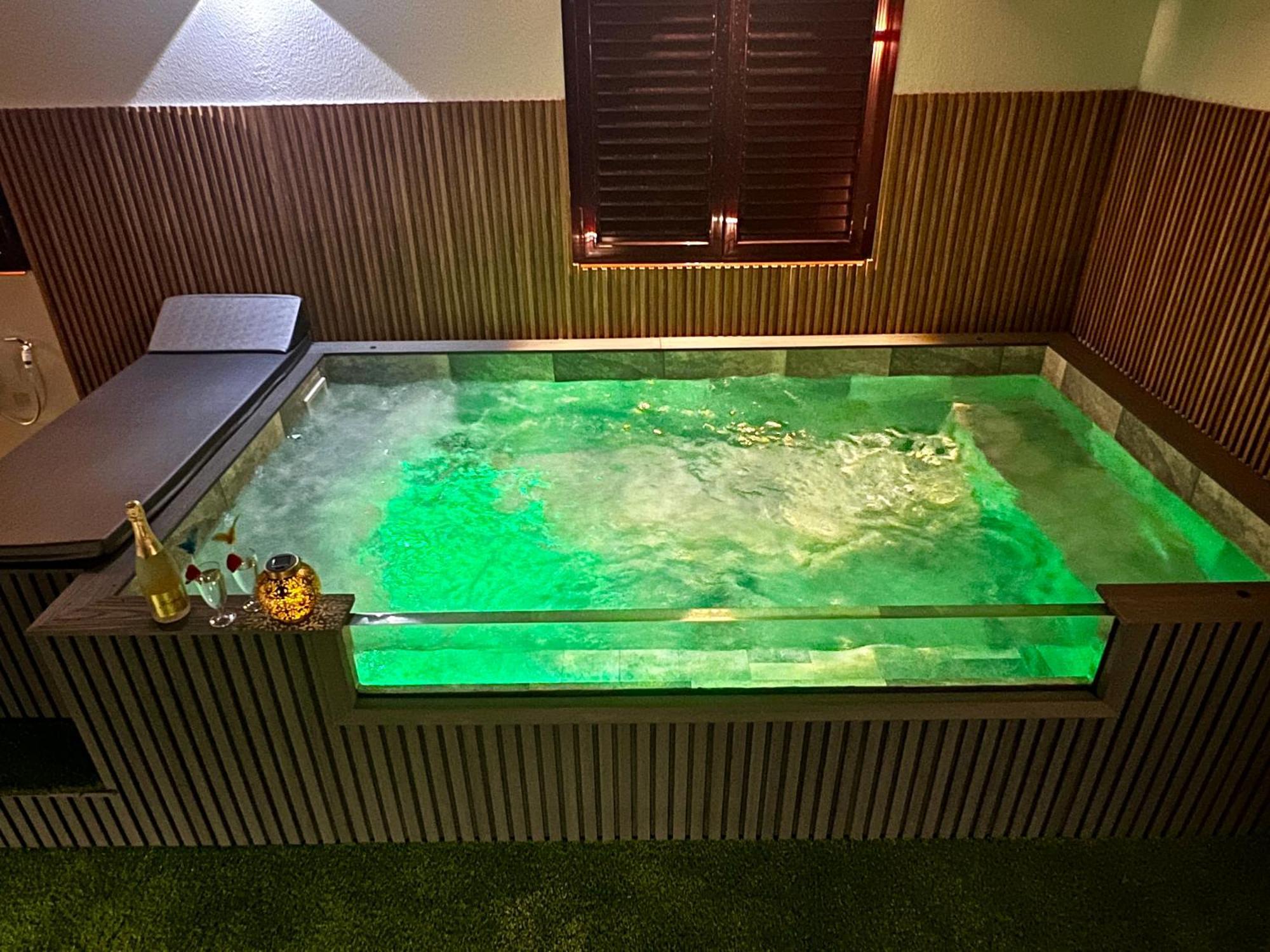 Puerto Rico In Front Of The Shopping Center With Private Heated Saltwater Jacuzzi Pool & Arcade Games Puerto Rico (Gran Canaria)