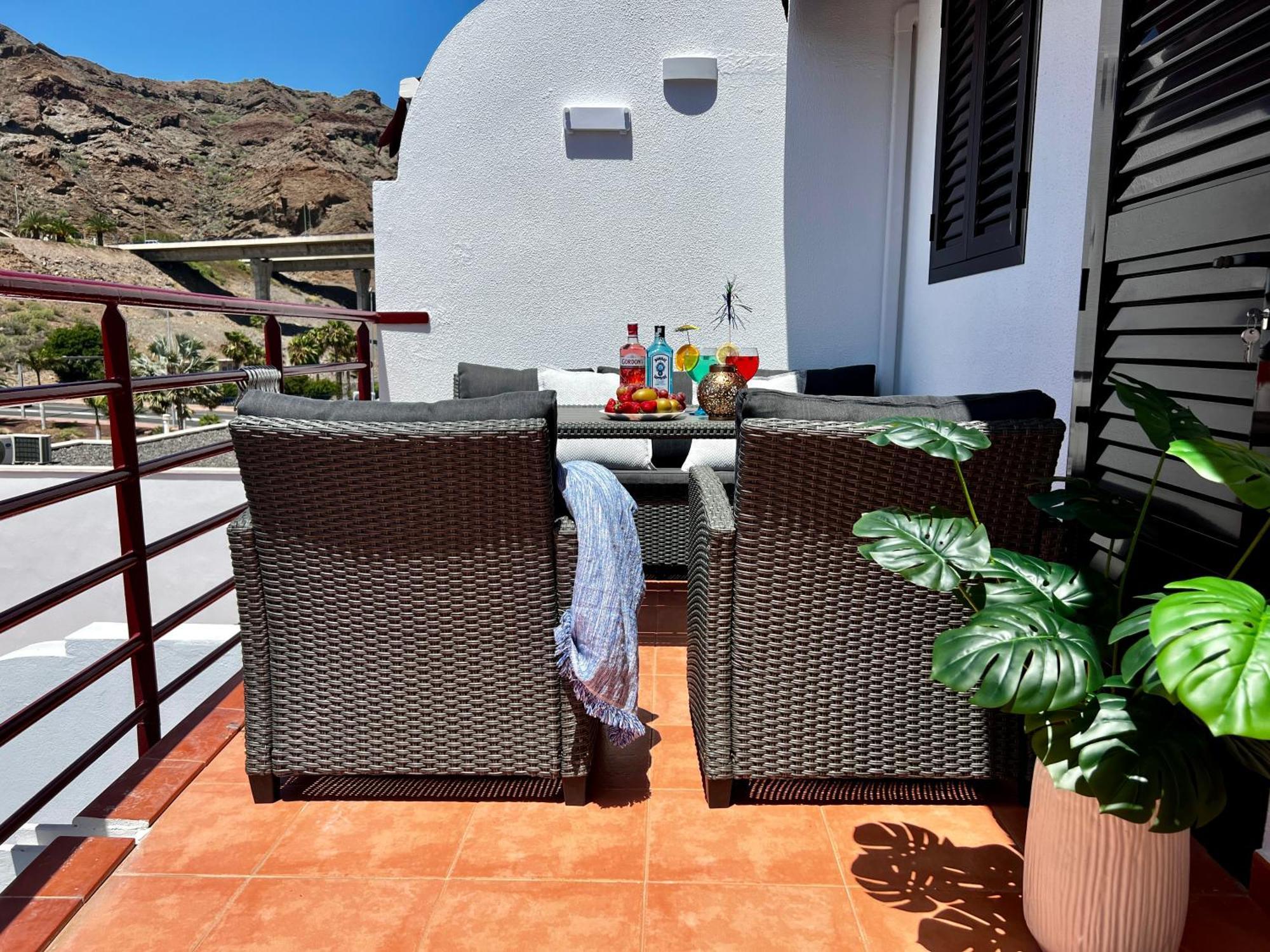Puerto Rico In Front Of The Shopping Center With Private Heated Saltwater Jacuzzi Pool & Arcade Games Puerto Rico (Gran Canaria)