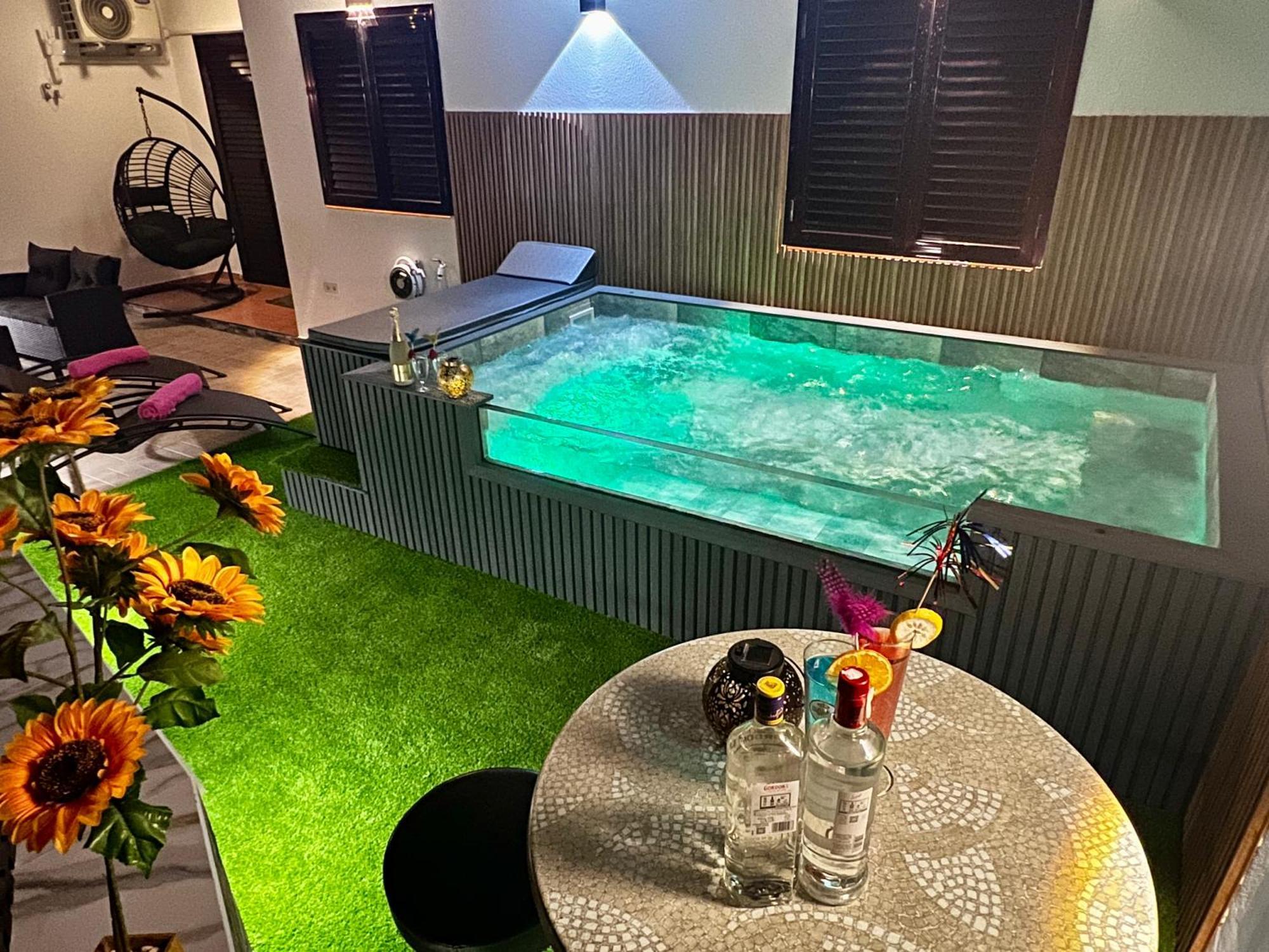 Puerto Rico In Front Of The Shopping Center With Private Heated Saltwater Jacuzzi Pool & Arcade Games Villa *
