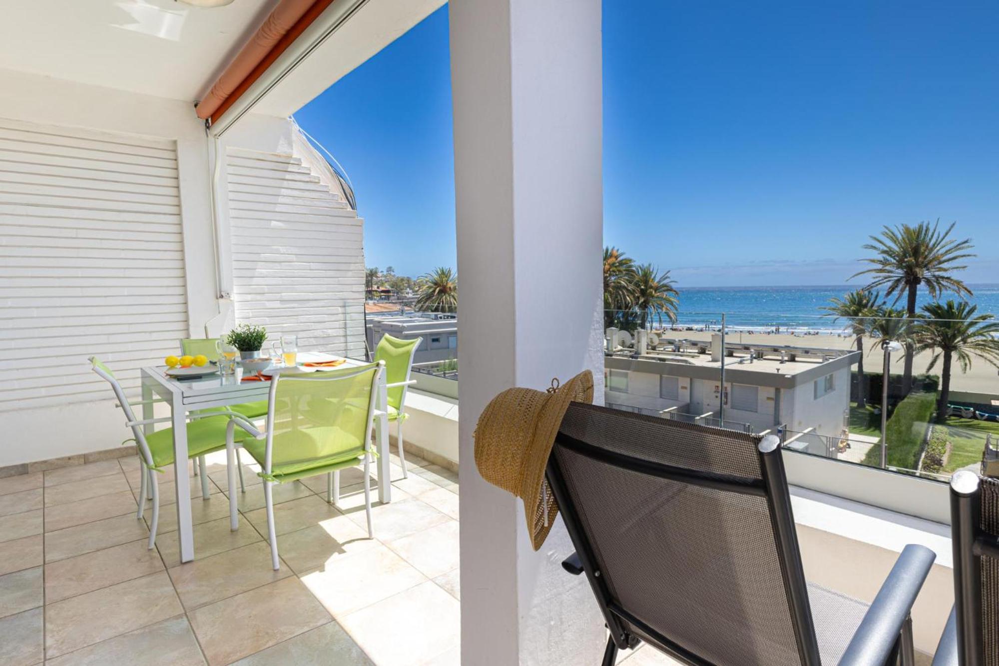 Apartamento ático Puerto Chico Con Vistas A La Playa *