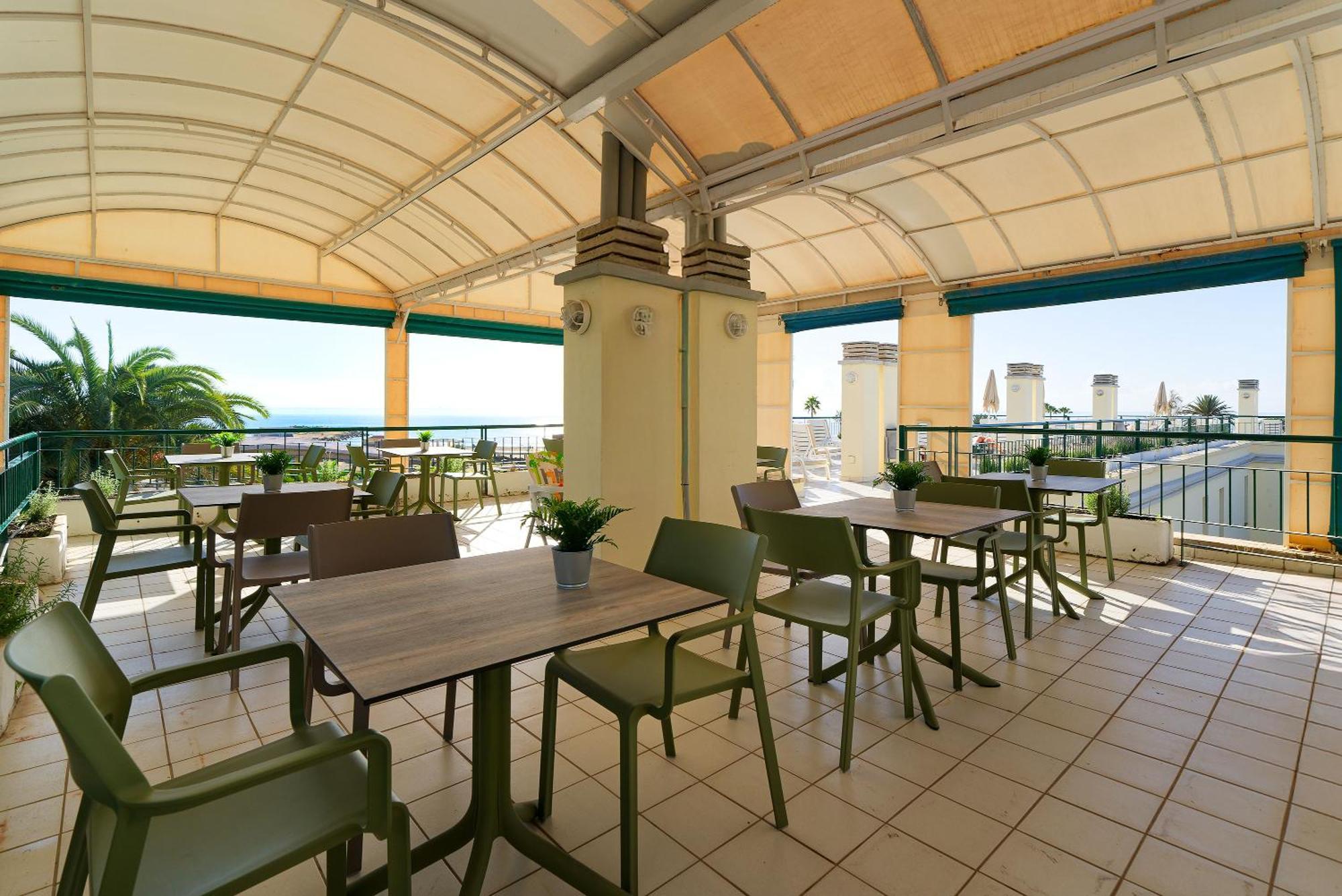 Salt Ocean Apartahotel