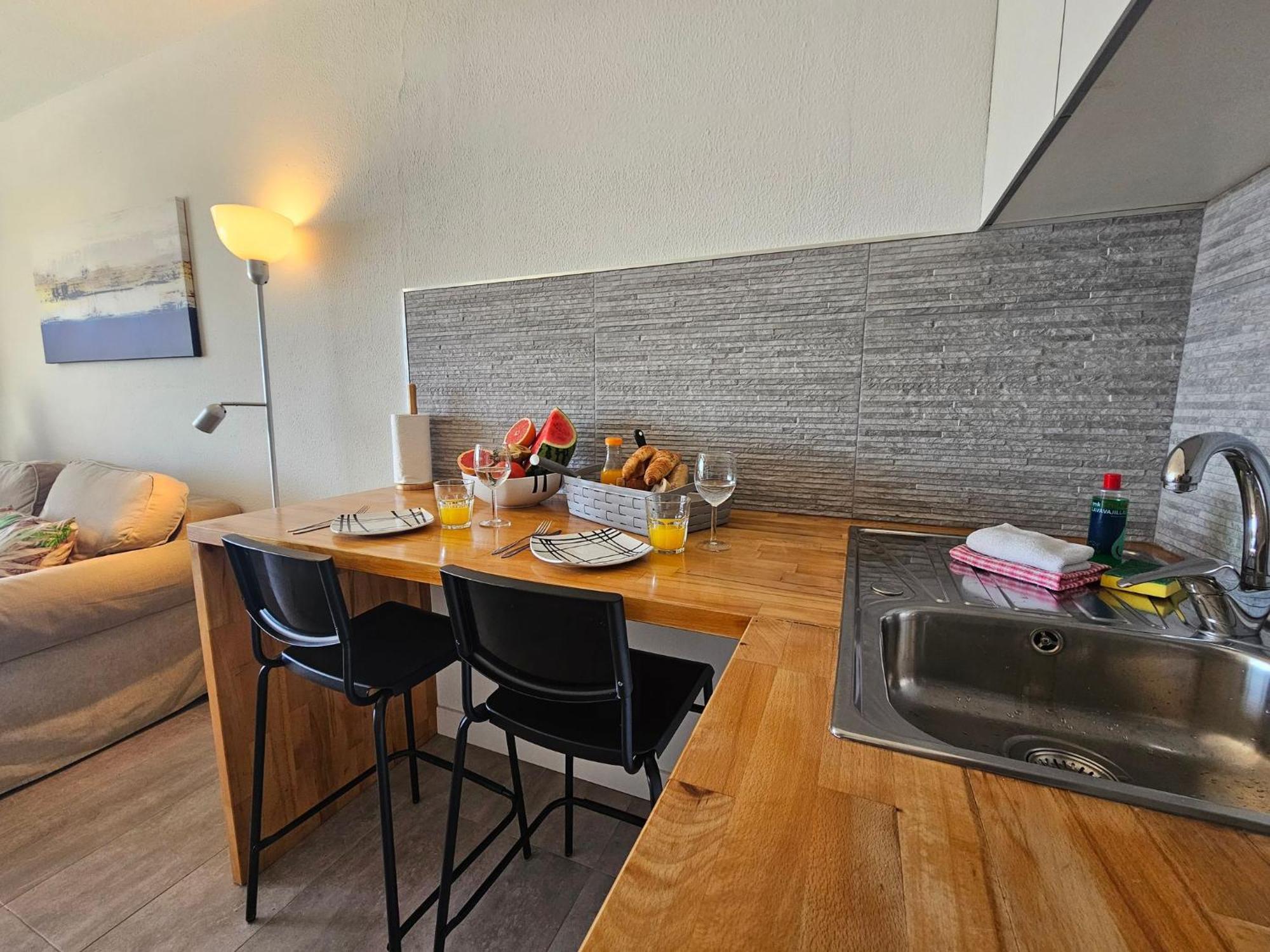 Apartment With Sea View Close To The Mogan