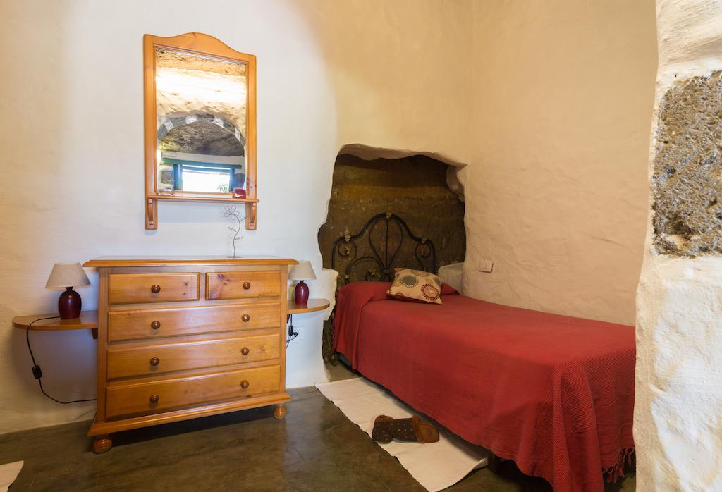 Casa Cueva El Caidero * Artenara
