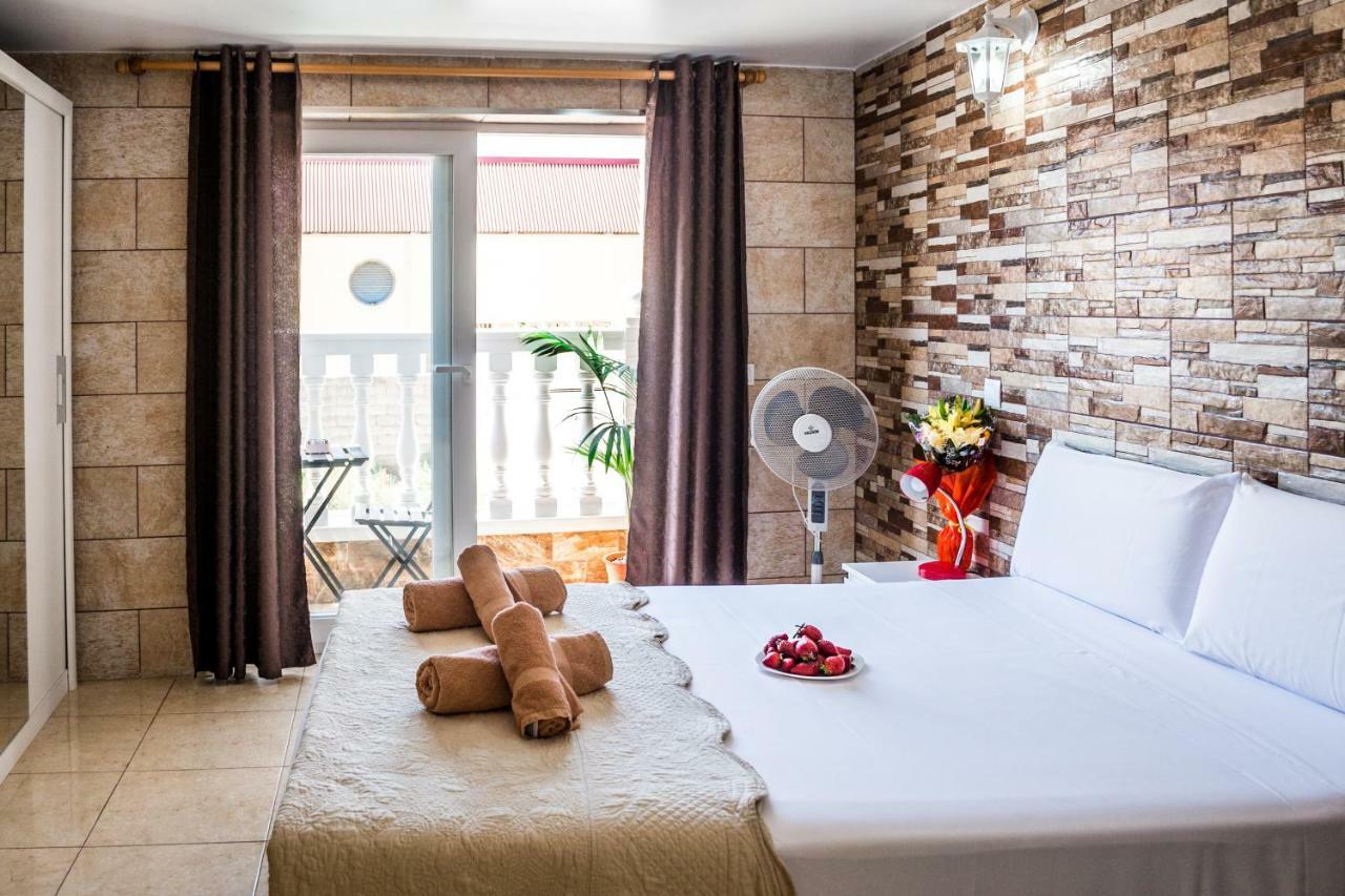 Poseidon - Hm Guest house