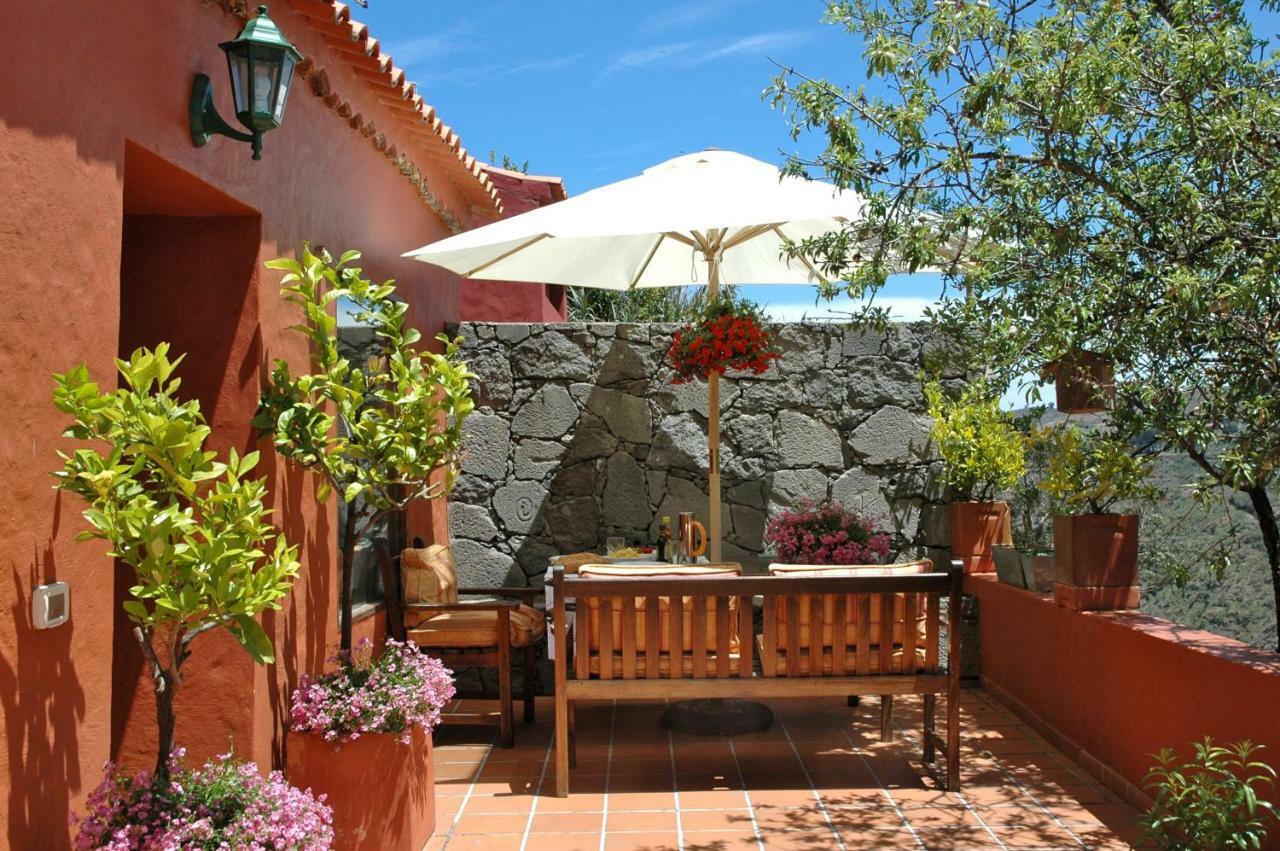 Villa Tres Almendros By I N Z U L A E Vega de San Mateo