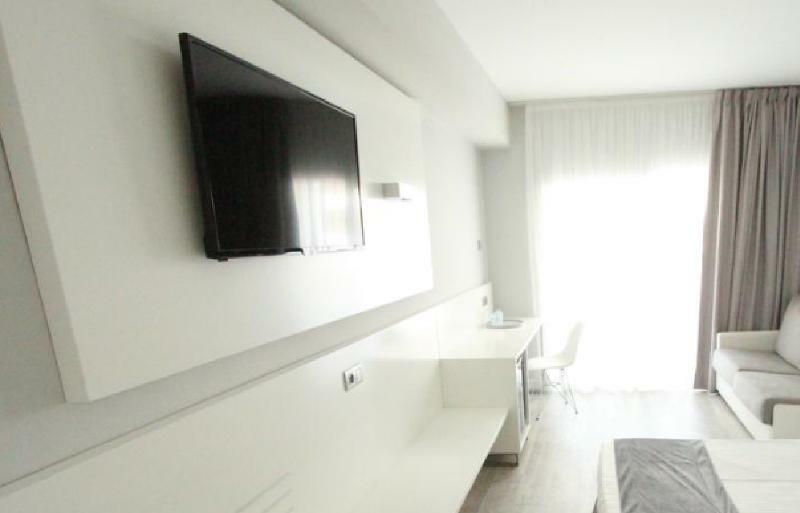 Hotel Caserio 4*