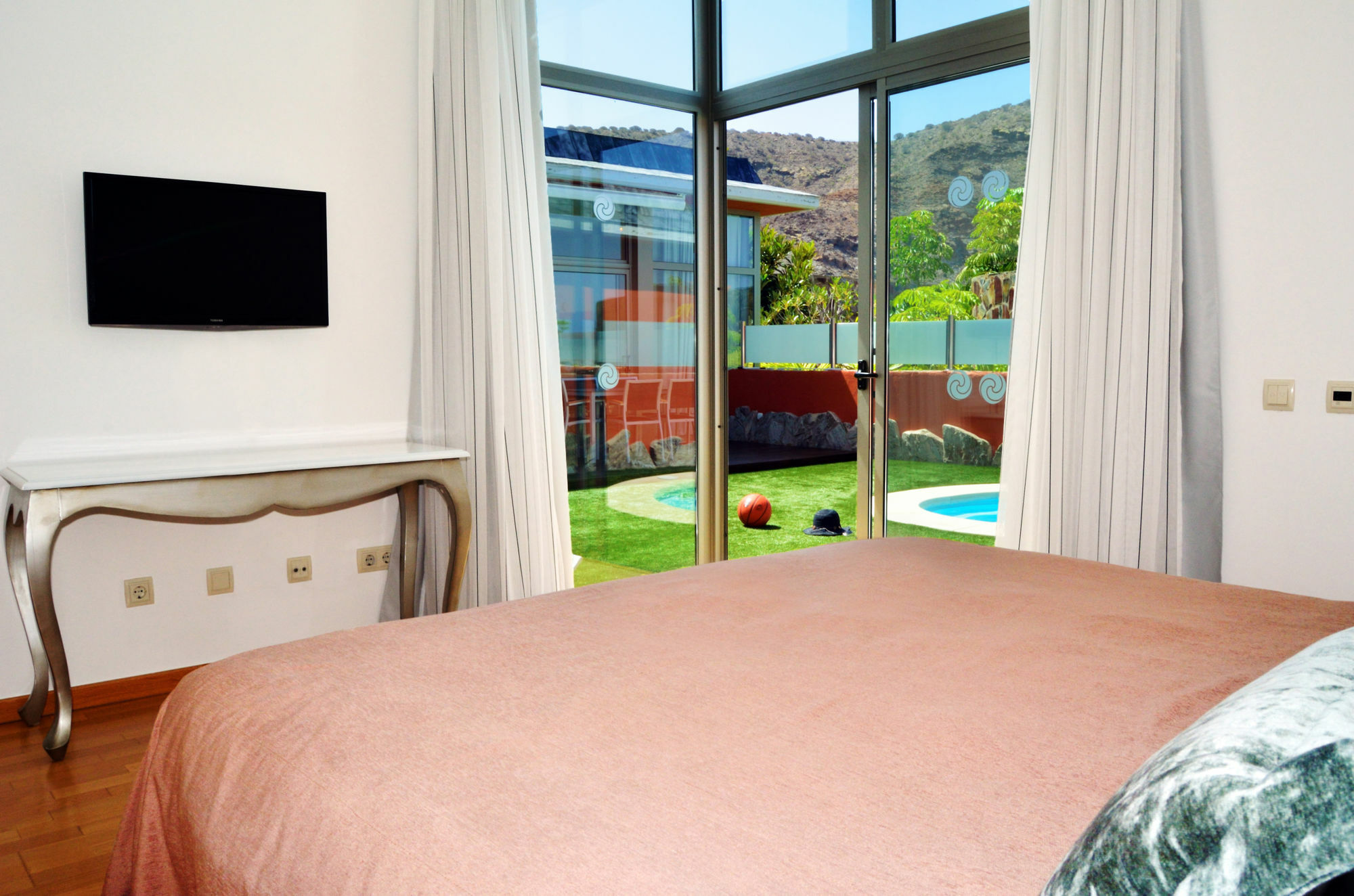 Opal Anfi Tauro Villa