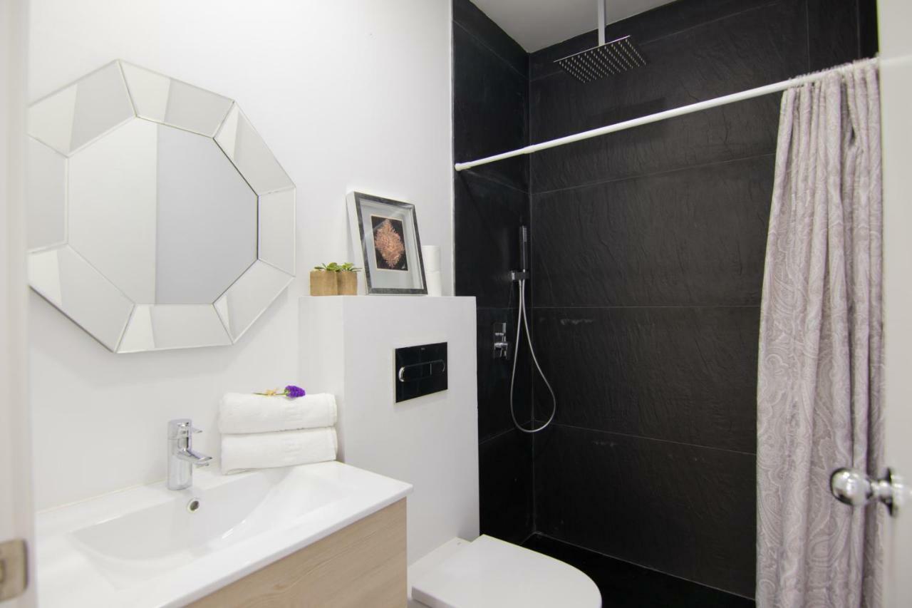 Homeforguest Stylish And Modern Overlooking Las Canteras *