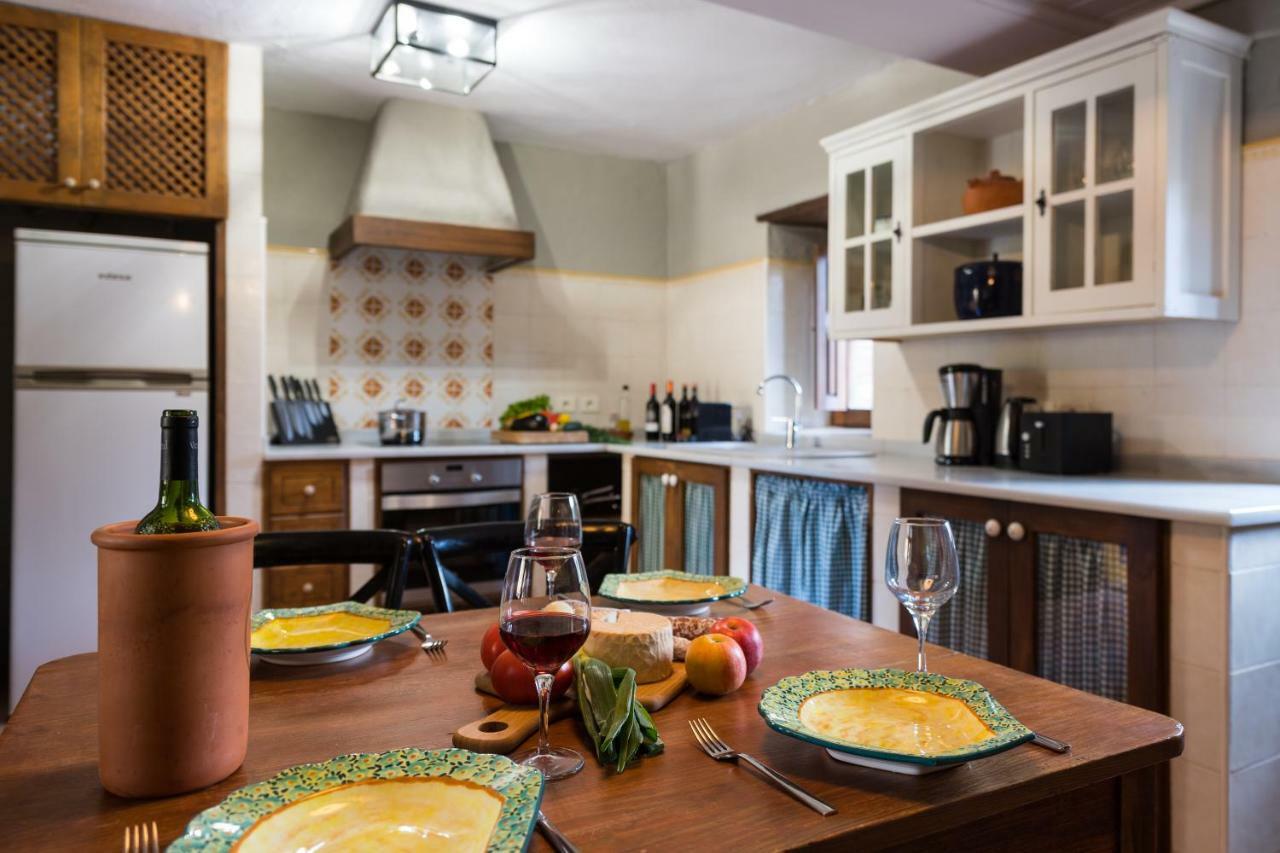 Bohemian Hideaway - 2 Unique With Shared Pool Casa rural Santa Lucía