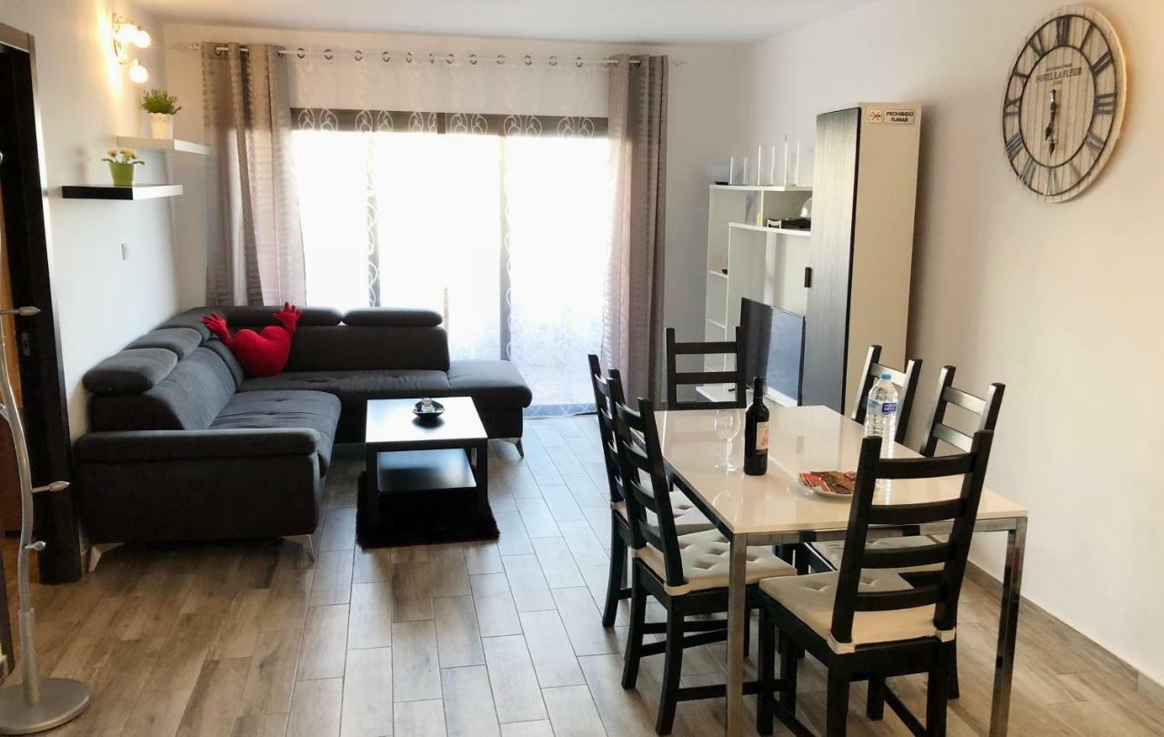 Luxury 2 Bedroom 2 Min From Appartamento