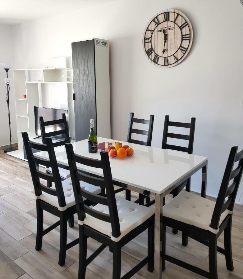 Luxury 2 Bedroom 2 Min From Appartamento