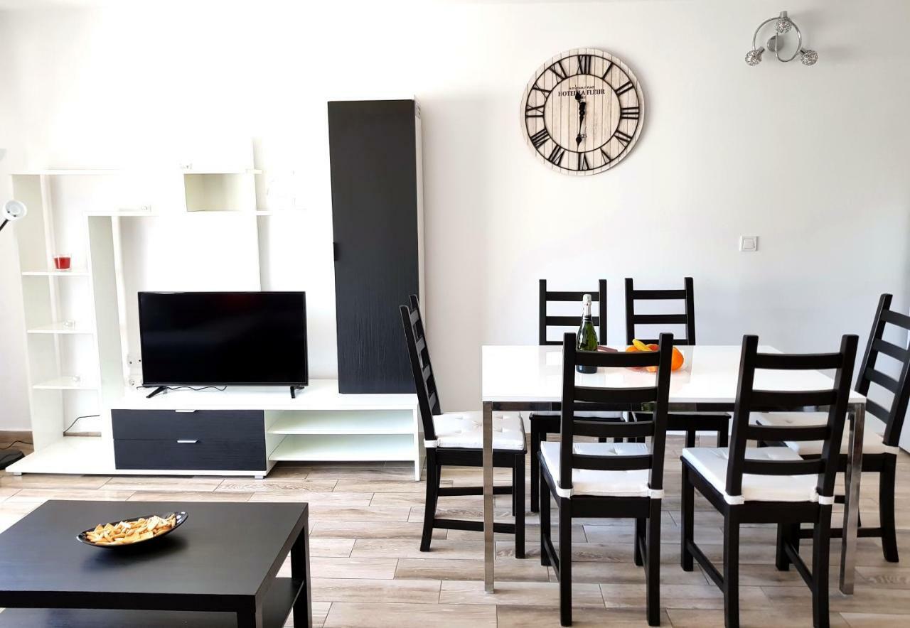 Luxury 2 Bedroom 2 Min From Appartamento