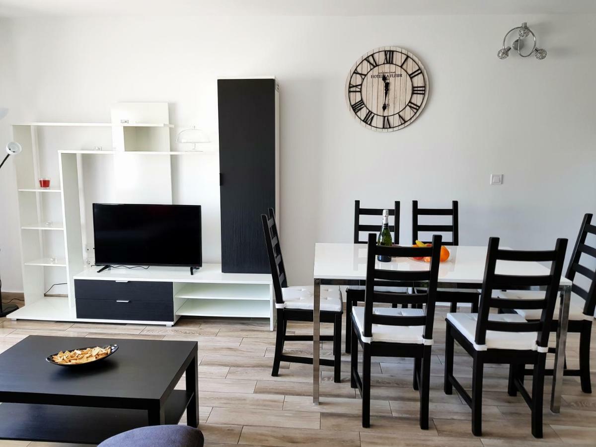 Luxury 2 Bedroom 2 Min From Appartamento