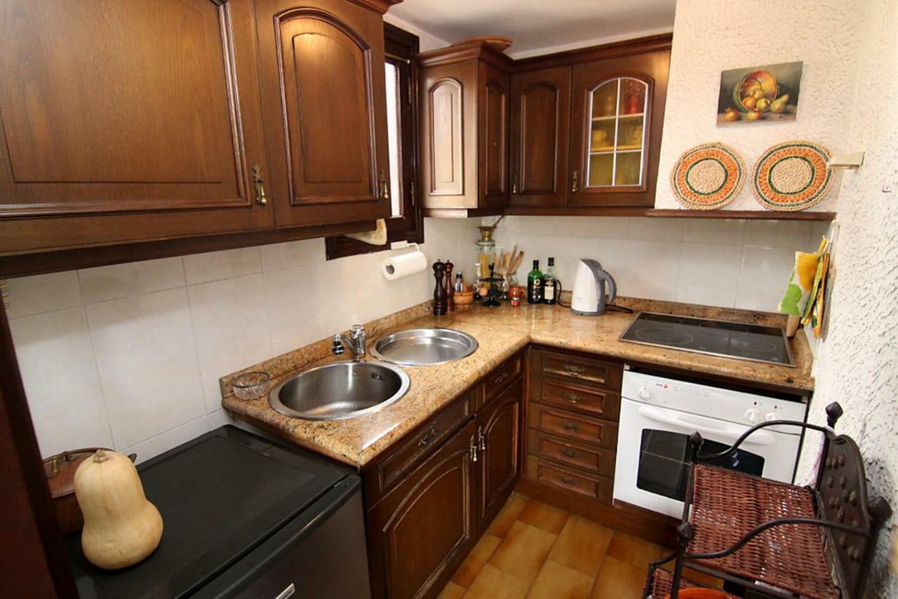 Lovely 2 Bedroom House With Private Garden *