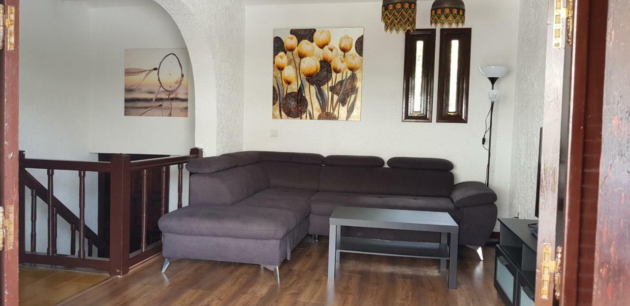 Lovely 2 Bedroom House With Private Garden Villa *