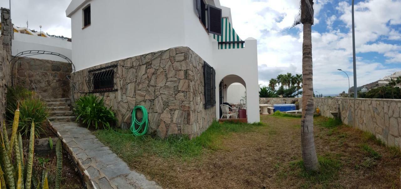 Lovely 2 Bedroom House With Private Garden Villa