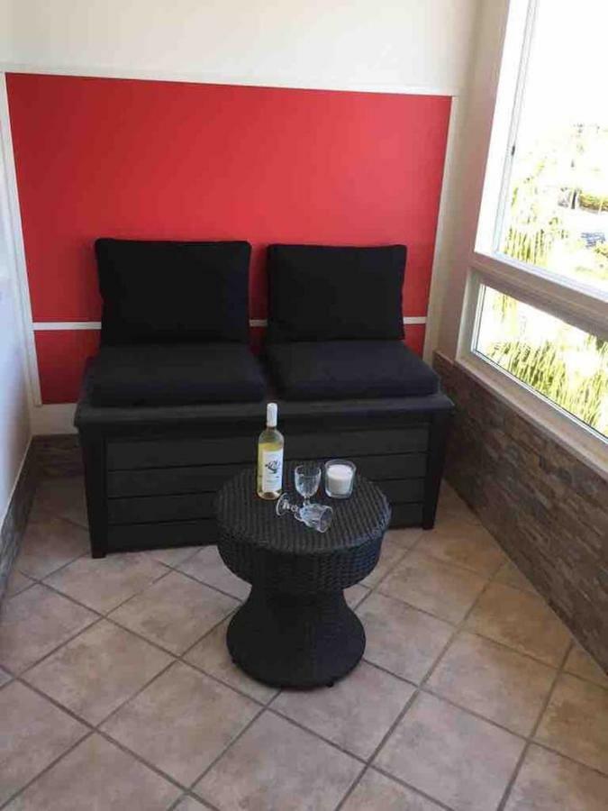 5 Min Walk From Yumbo! 417