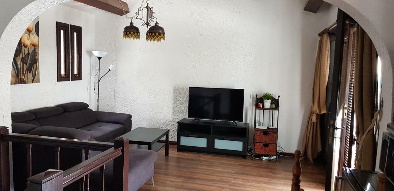 Lovely 2 Bedroom House With Private Garden Villa *