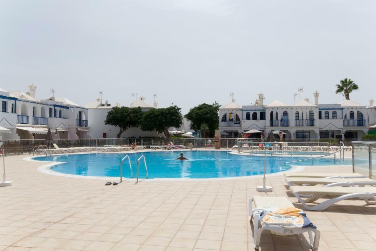 Сasa de vacaciones With Terrace Near The *