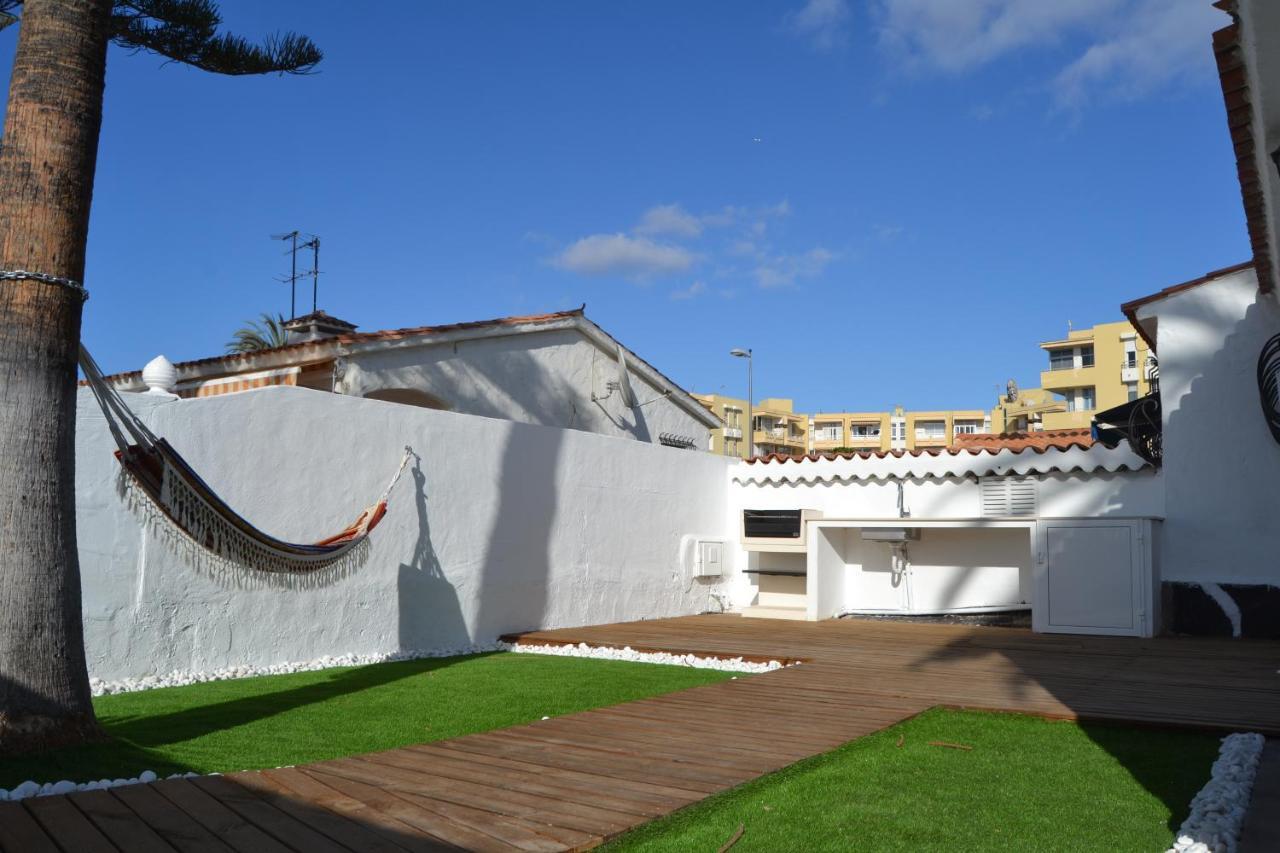 White Exclusive Bungalow. 2 Rooms, Garden & Pool.