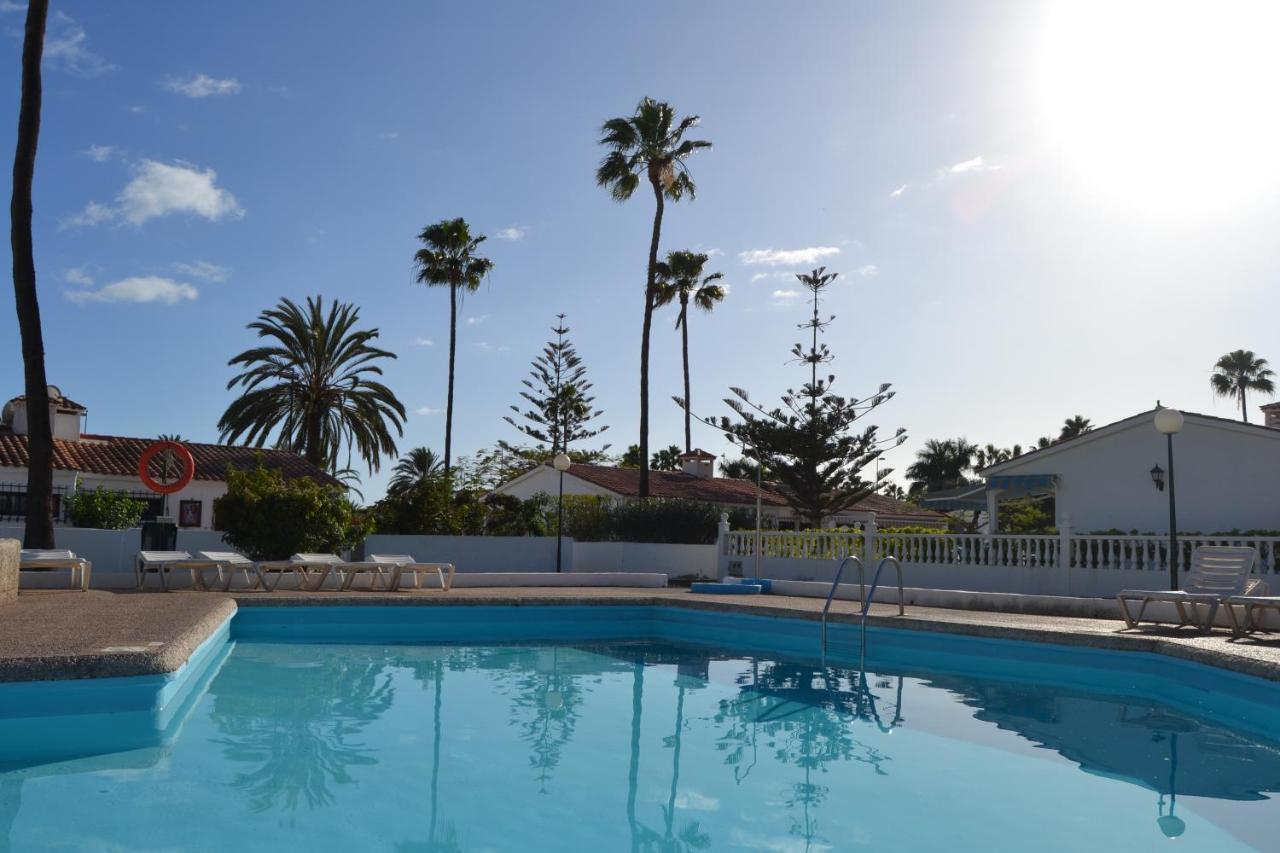 White Exclusive Bungalow. 2 Rooms, Garden & Pool.