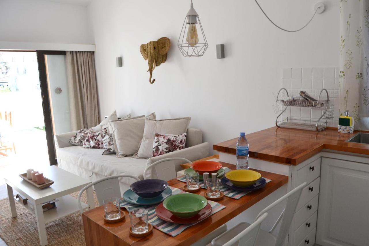 Сasa de vacaciones White Exclusive Bungalow. 2 Rooms, Garden & Pool. *