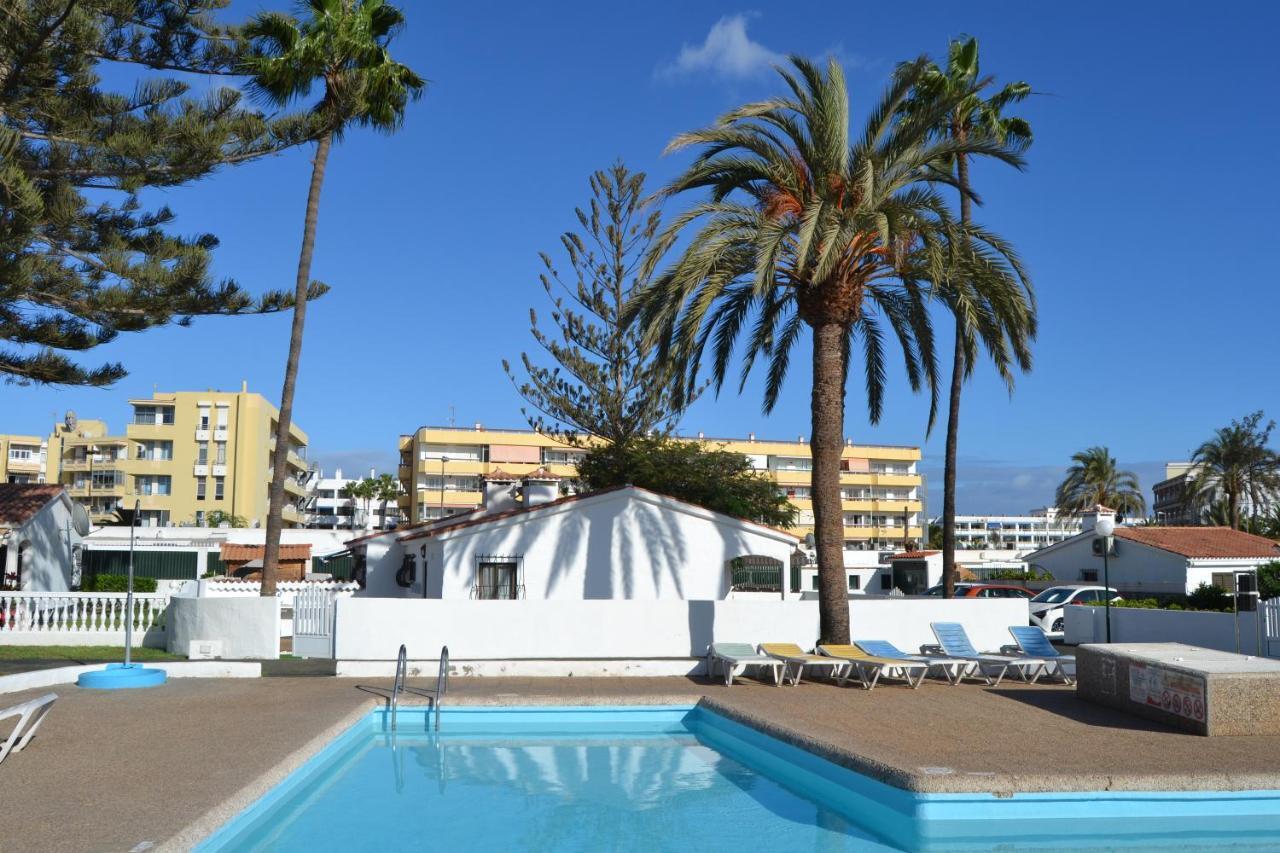 White Exclusive Bungalow. 2 Rooms, Garden & Pool.