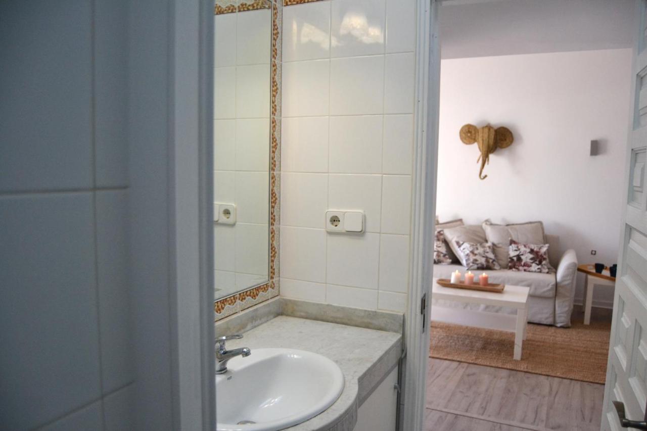 White Exclusive Bungalow. 2 Rooms, Garden & Pool. Сasa de vacaciones *