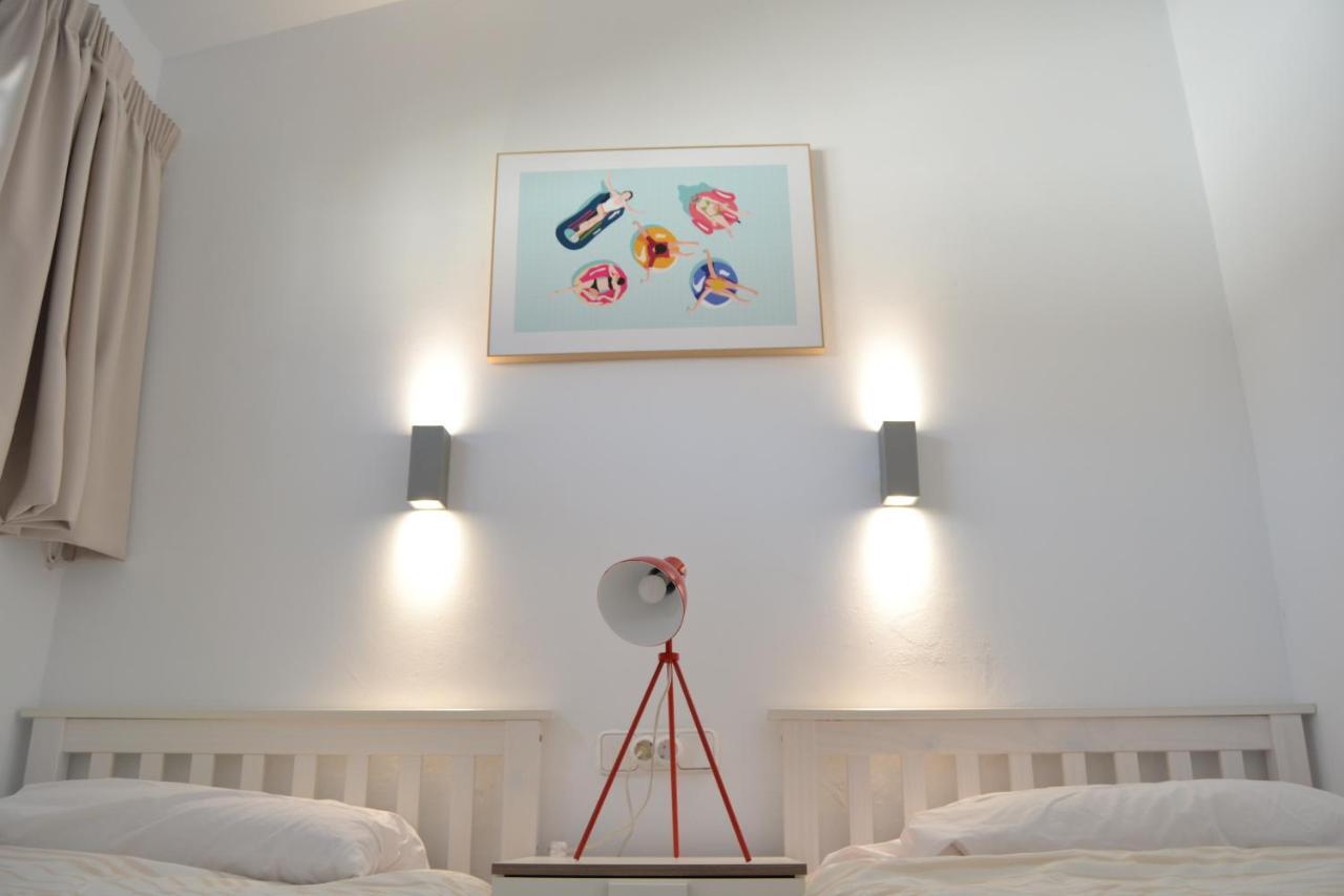 White Exclusive Bungalow. 2 Rooms, Garden & Pool. Сasa de vacaciones *