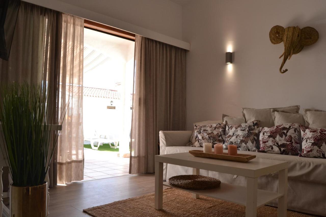 White Exclusive Bungalow. 2 Rooms, Garden & Pool. Maspalomas (Gran Canaria)