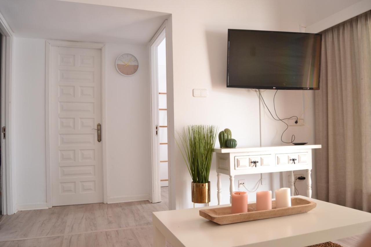 White Exclusive Bungalow. 2 Rooms, Garden & Pool. Сasa de vacaciones