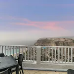 Bright Amadores Seaview Apartment