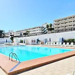 Cosy Pool View Apartment Tinache