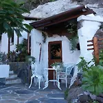 La Cueva De Angel B&B