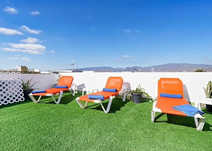 Cosy Apartment In Arinaga 50 M² City View