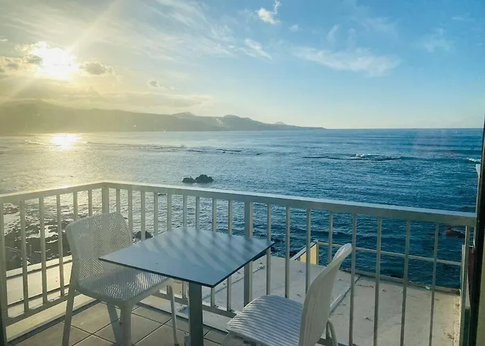 Beach Front Studio. Oceanview Terrace. Fastwifi