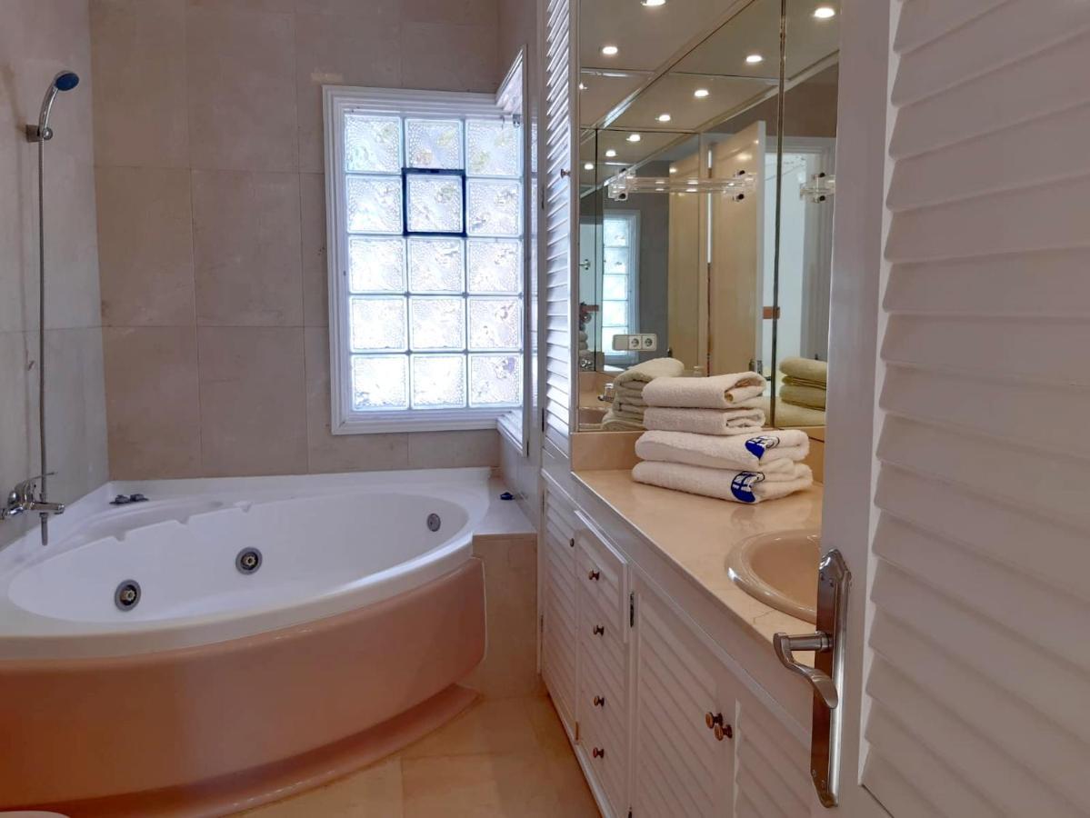 4 Bedrooms With Private Pool Enclosed Garden And Wifi At De Tirajana