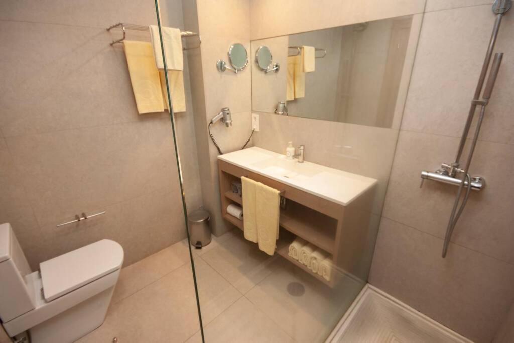 Superior 2 Bedroom Penthouse, Almost On The Beach. Apartment *