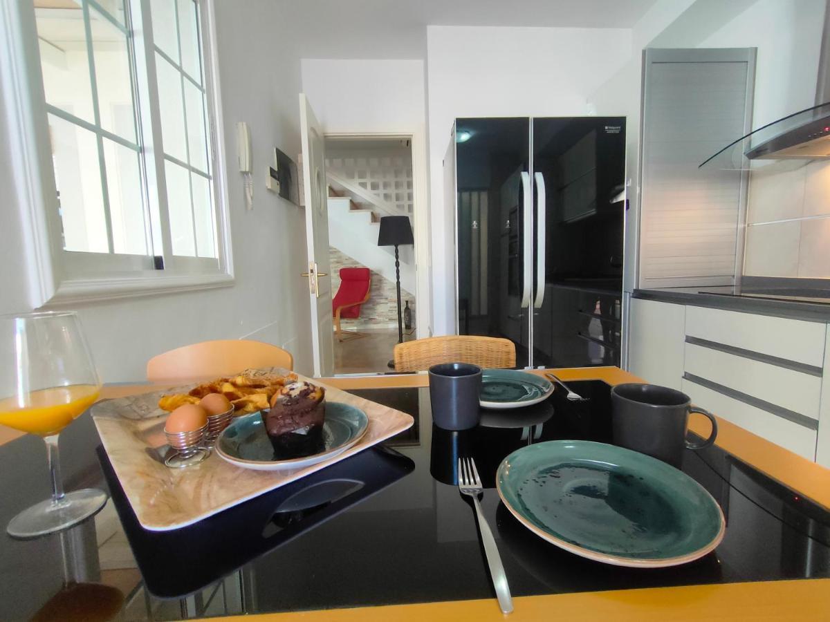 Modern House With Large Chill Out Terrace And Jacuzzi Apartment *