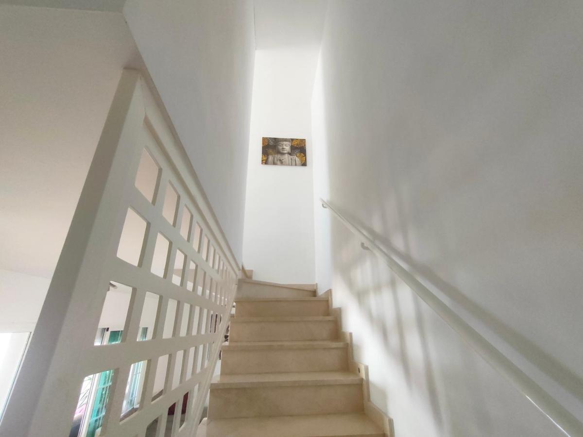 Modern House With Large Chill Out Terrace And Jacuzzi Apartment *