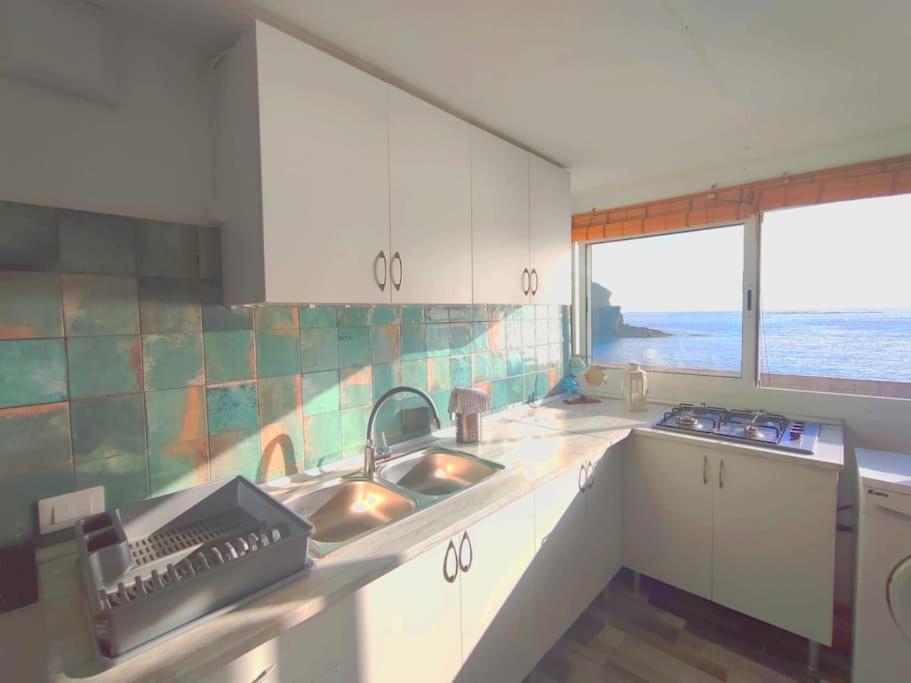 Eolo Oceanfront Apartamento