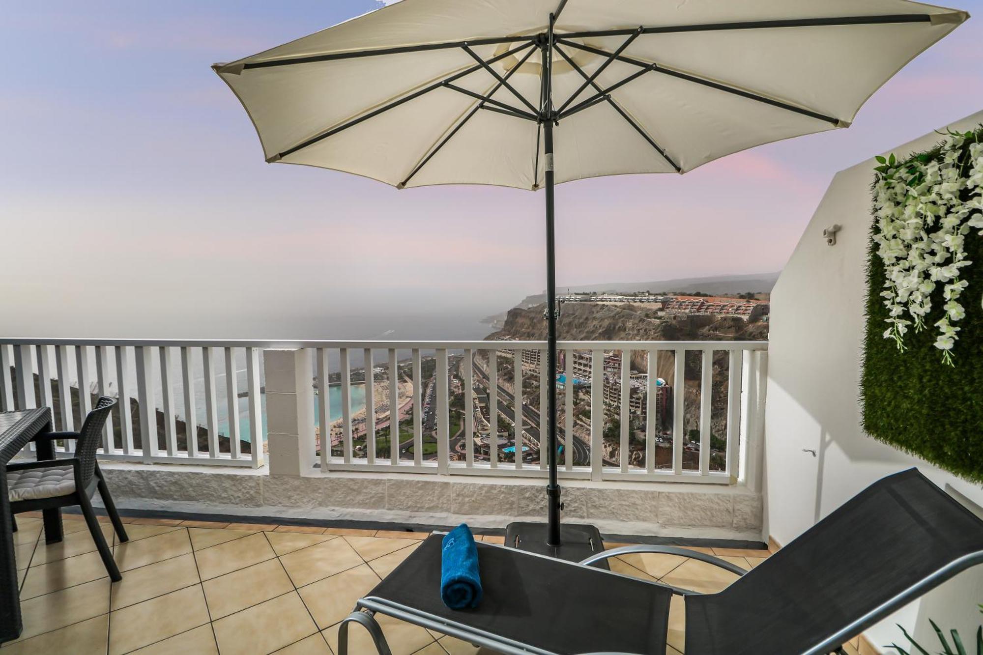 Bright Amadores Seaview