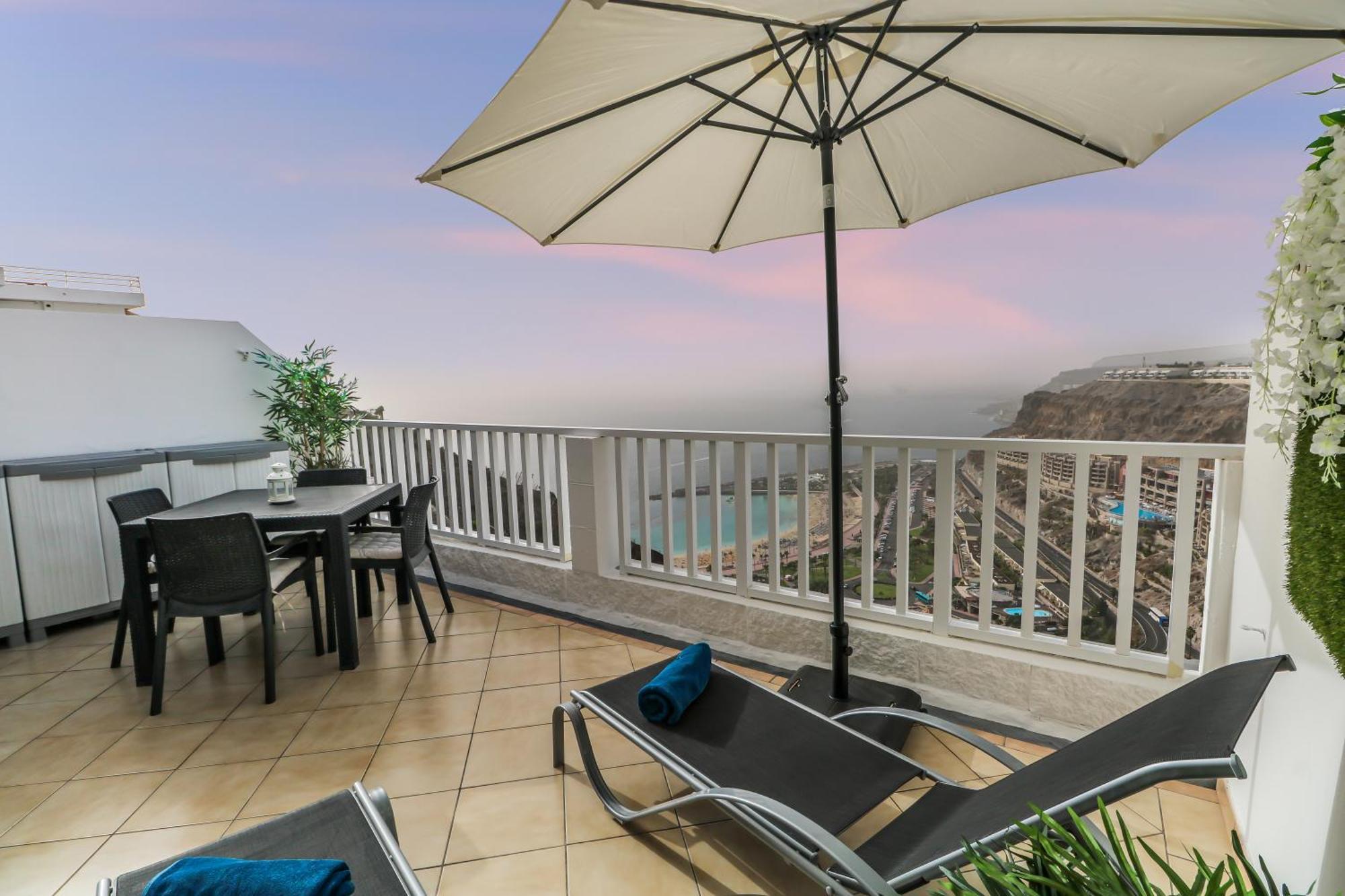Bright Amadores Seaview