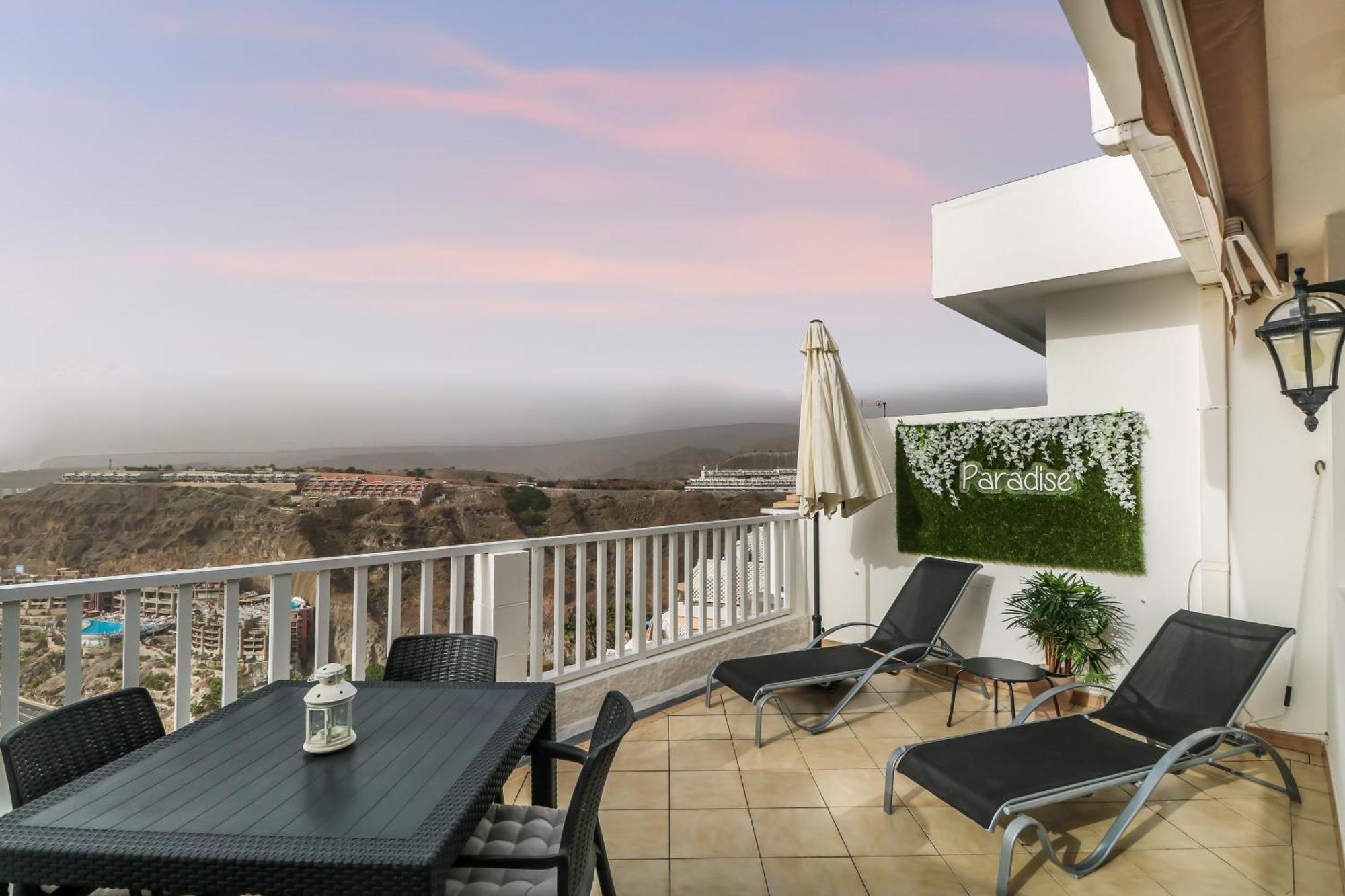 Bright Amadores Seaview Apartment