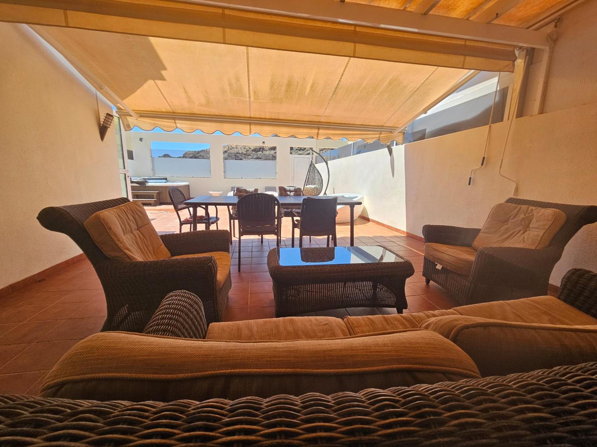 Modern House With Large Chill Out Terrace And Jacuzzi Apartment *