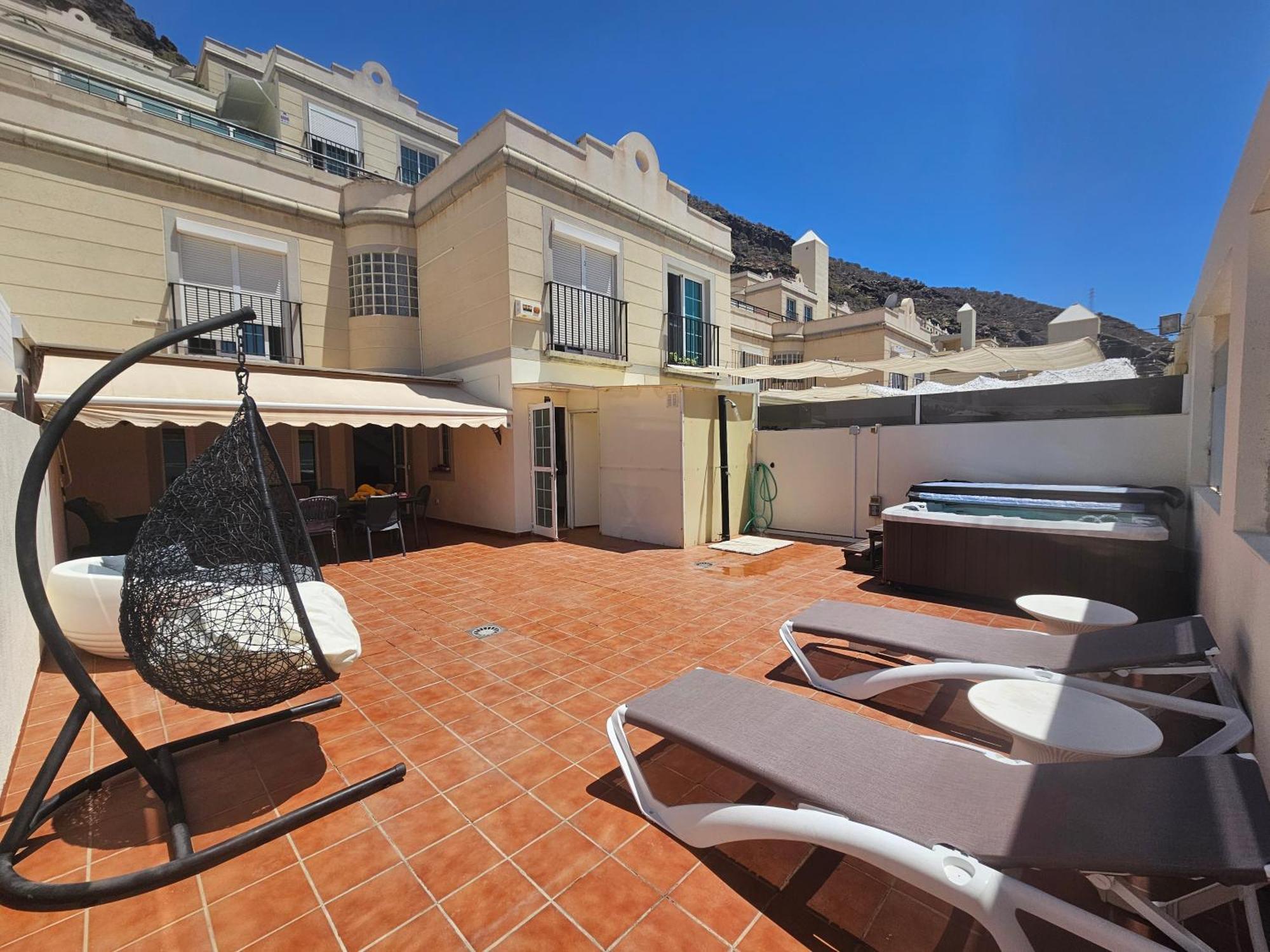 Modern House With Large Chill Out Terrace And Jacuzzi *