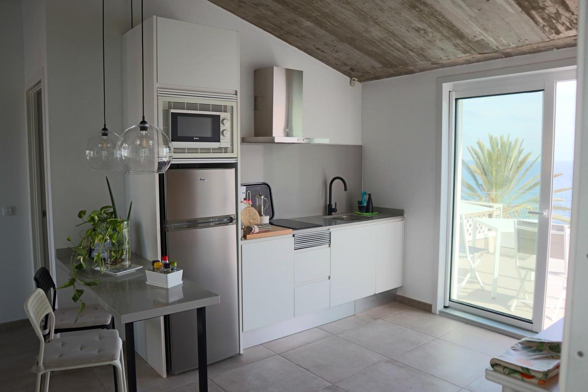 Durmiendo Sobre El Mar, Vivienda Riscos * Telde